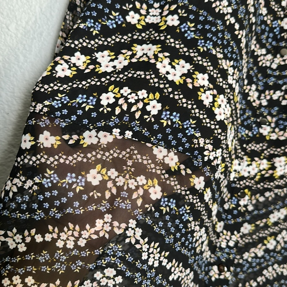 Candies Women’s Size Large Black Floral Button Down Top - Picture 3 of 10